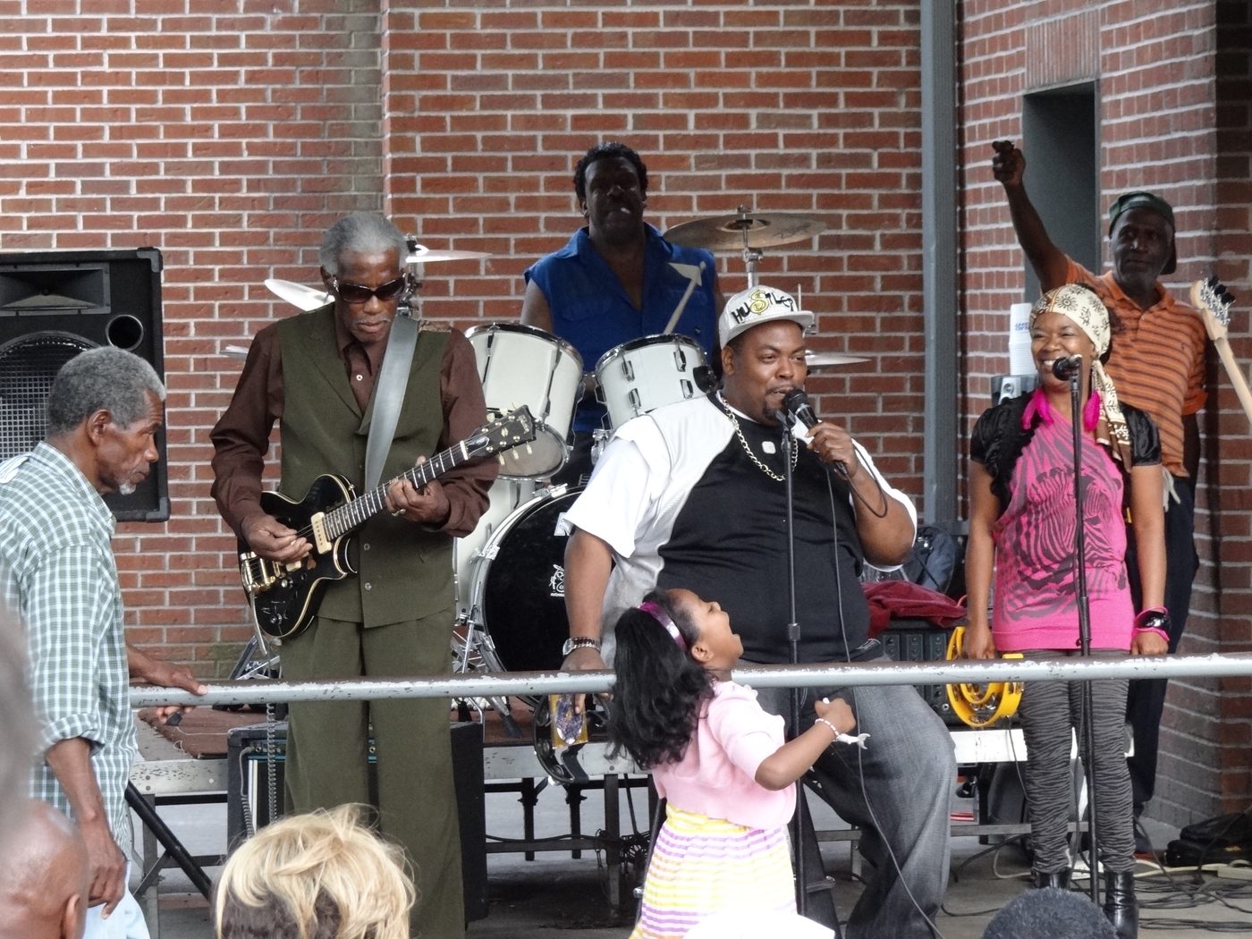 Musicians playing in a downtown Memphis park